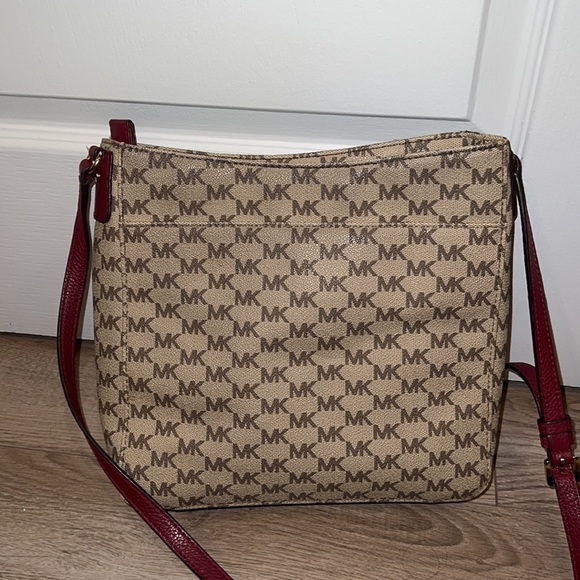 Michael Kors crosssbody - Picture 2 of 4